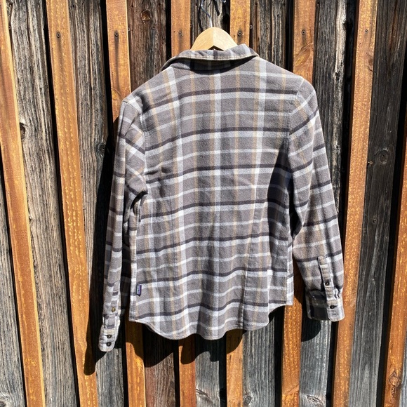 Women’s Patagonia flannel - Picture 5 of 5